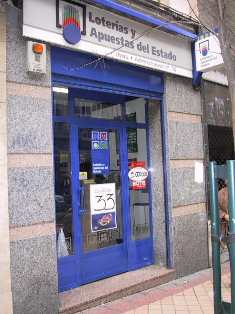 Administración De Lotería Nº 135 De Madrid 7935
